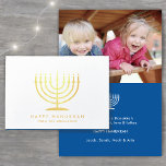 Jeder Text Hanukkah einfache Menorah Navy & Gold R Folienkarte<br><div class="desc">Wünschen Sie Familie und Freunde die einfachen Geschenke von Licht und Liebe für die Hanukah mit dieser eleganten Gold reale Folie gefaltet Karte. Alle Texte auf dieser Vorlage (einschließlich "Happy Hanukkah" auf der Vorderseite) ist einfach zu anpassen, um jede Formulierung. Navy Blau, Weiß und Gold sind mit handgeschriebener Schriftzeichen-Kalligraphie, moderner...</div>