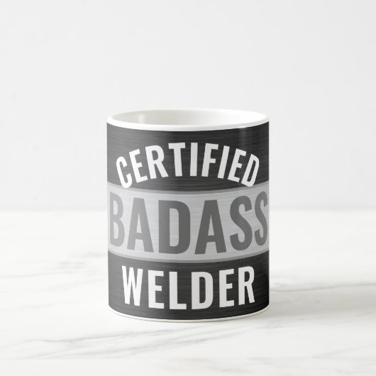 Jeder Text zertifiziert Badass Welder Black and Wh Kaffeetasse (Mittel)