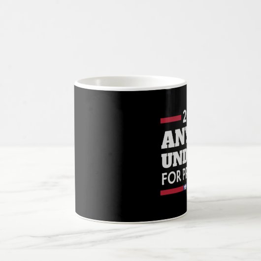 Jeder unter 70 für Präsident 2024 Kaffeetasse (Mittel)