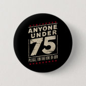 Jeder unter 75 Jahren lustige Wahlen Biden Trump Button (Vorderseite)