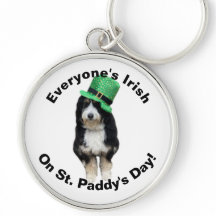 Jedermann ist Ire am St. Paddy's Day süßes Hundebi