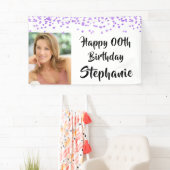 Jedes Alter Geburtstag Lila Confetti-Script-Foto Banner (Insitu)