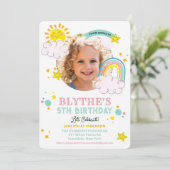 JEDES ALTER - Sonnenschein und Regenbogen Geburtst Einladung (Stehend Vorderseite)