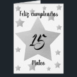 Jedes Alter Spanischer Geburtstag<br><div class="desc">Diese personalisierte Feliz Cumpleaños-Karte zeigt Sterne,  die über die Vorderseite gestreut sind. Sie können den großen silbernen Stern leicht mit seinem Alter und Namen unter dem Stern personalisieren. Die Insider-Kartenmeldung kann auch leicht personalisiert werden,  wenn Sie gewollt haben. Die Rückseite der spanischen Geburtstagskarte hat das Jahr und Feliz Cumpleaños.</div>