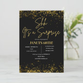 Jedes Alter Überraschung Geburtstag schwarzes Gold Einladung (Stehend Vorderseite)