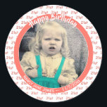 Jedes Alter und Foto: Geburtstagsnummer Muster Kor Runder Aufkleber<br><div class="desc">Ändern Sie mithilfe der Vorlagen das Altersnummernmuster, den Namen und das Datum, um mit dem Ereignis übereinzustimmen. Es gibt auch eine Fotovorlage, um es einfach zu machen, Ihr Bild hinzuzufügen. Das Beispielbild ist ein alter Snapshot, der mit 300 Pixeln pro Zoll gescannt wird. Dieses Design wird mit einer beliebigen Alterszahl...</div>