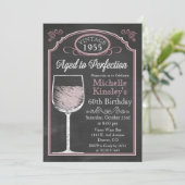 JEDES ALTER Wein Chalkboard Erwachsene Geburtstag  Einladung (Stehend Vorderseite)