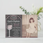 JEDES ALTER Wine Chalk Erwachsene Geburtstag Foto Einladung (Stehend Vorderseite)