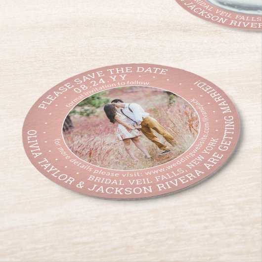 Jedes Hochzeitsschreiben speichert das Foto Datum  Runder Pappuntersetzer (Angewinkelt)