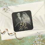 Jedes Jahr zusammen Hochzeitstag Foto Quadratischer Aufkleber<br><div class="desc">Ein schicker Hochzeitsticker zum Jubiläum des Fotos,  der sich perfekt für Jubiläen eignet. Sie können die Farbe an Ihre Jubiläumsfeier anpassen. Entwickelt von Thisisnotme©</div>