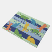 Jedes Leben verdient 9 Katzen Funny Cat Spaß Fußmatte (Schrägansicht)