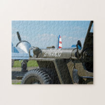 Jeep und Flugzeug