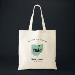 Jegliche Color Ohio Map Wedding Welcome Bag Tasche<br><div class="desc">Hochzeitswochenende Begrüßungsgeschenk-Tasche für Gäste aus der Stadt zu Ihrer Hochzeit, mit dem Bild von Ohio. Sie können die Farben für jeden Teil dieses Designs bearbeiten und das Herz an den Ort Ihrer Hochzeit bringen. Klicken Sie zum Ändern der Farben auf Personalisieren und dann auf "Bearbeiten mit dem Entwurfstool". Wählen Sie...</div>