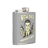 Jemand bringt mir meine Flasche Flachmann (Rechts)