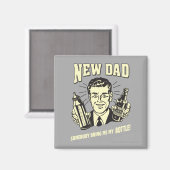 Jemand bringt mir meine Flasche Magnet (Vorderseite/Rückseite)