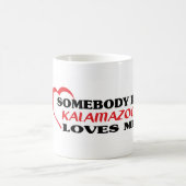 Jemand in Kalamazoo Lieben mich in Shirt Kaffeetasse (Mittel)