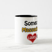 Jemand in Massachusetts Lieben mir Zweifarbige Tasse (Mittel)