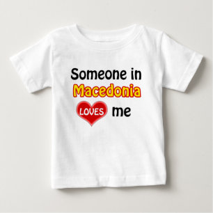 Jemand in Mazedonien liebt mich Baby T-shirt