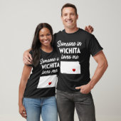 Jemand in Wichita Lieben Me Wichita Kansas T-Shirt (Unisex)