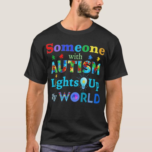 Jemand mit AUTISM leuchtet meine Welt auf T-Shirt (Vorderseite)
