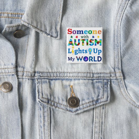 Jemand mit AUTISM Lights up my WORLD Button (Beispiel)