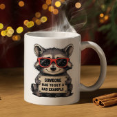 Jemand muss ein schlechtes Beispiel Niedlichen Rac Kaffeetasse