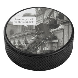 Jemand ruft den technischen Support-Zug Wreck an Eishockey Puck