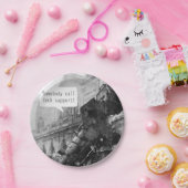 Jemand ruft den technischen Support-Zug Wreck an Pappteller (Party)