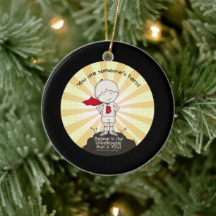 Jemandes Held Keramik Ornament