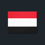 Jemen-Flagge Leinwanddruck<br><div class="desc">Dieses Design zeigt die Nationalflagge des Jemen (offiziell als Republik Jemen bekannt), das ein Land am südlichen Ende der Arabischen Halbinsel in Western Asien ist. Der Jemen grenzt im Norden an Saudi-Arabien, im Westen an das Rote Meer, im Süden an den Golf von Aden und am Kanal von Guardafui und...</div>