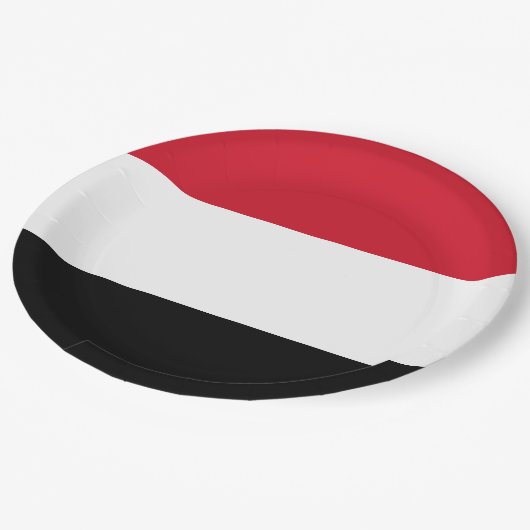 Jemen-Flagge Pappteller (Schrägansicht)