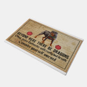 Jenseits davon gibt es Drachen Fußmatte (Schrägansicht)