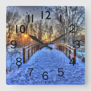 Jenseits der Bridge Winterlandschaft Quadratische Wanduhr