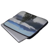 Jenseits des Baumes.... Laptopschutzhülle (Vorne Knopf)