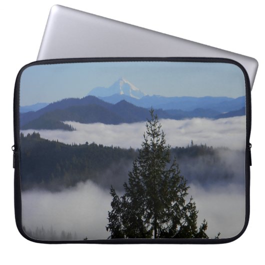 Jenseits des Baumes.... Laptopschutzhülle (Vorderseite)