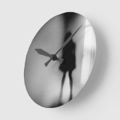 Jenseits des Schattens Runde Wanduhr (Winkel)