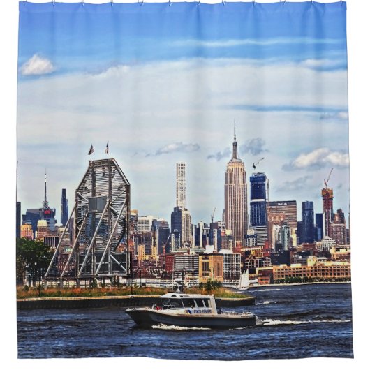 Jersey City NJ - Polizeiboot von Colgate Clock Duschvorhang (Vorderseite)