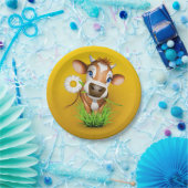 Jersey-Kuh im Gras über Gelb Pappteller (Party)