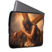 Jesus Carries The Cross Laptop Case (Vorne Rechts)