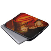 Jesus carrying the cross laptop case (Vorne Knopf)