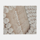 JESÚS Fleece & Sherpa Blanket - White Roses & (Vorderseite (Horizontal))