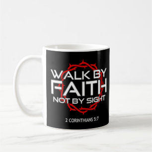 Jesus geht durch den Glauben Christliches T-ShirtD Kaffeetasse