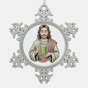 Jesus hält ein Matcha-Grüntee-Getränk Christlich Schneeflocken Zinn-Ornament