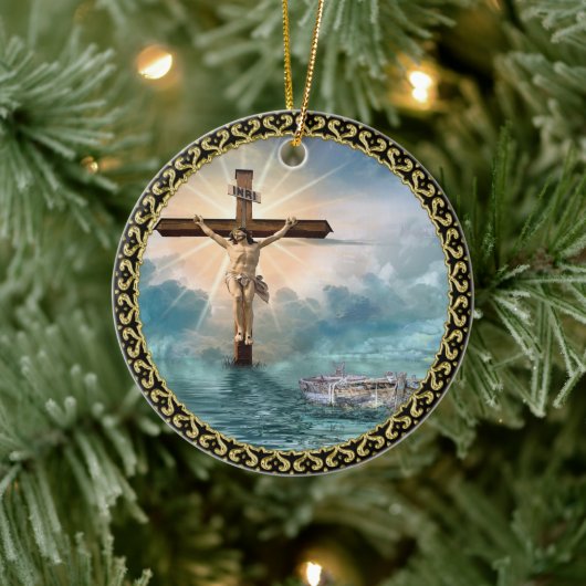 Jesus hängt von einem christlichen Kreuzungskreuz. Keramik Ornament (Baum)
