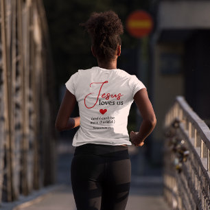 Jesus liebt uns rotes Herz Schrift Tri-Blend Shirt