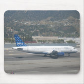 Jet-Blau auf RWY 8 an KBUR Mousepad (Vorne)