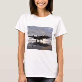 Jet kämpft über Meer T-Shirt