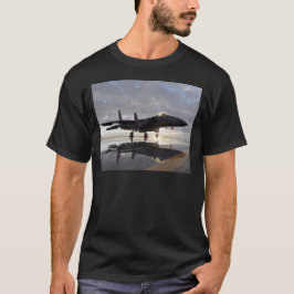 Jet kämpft über Meer T-Shirt