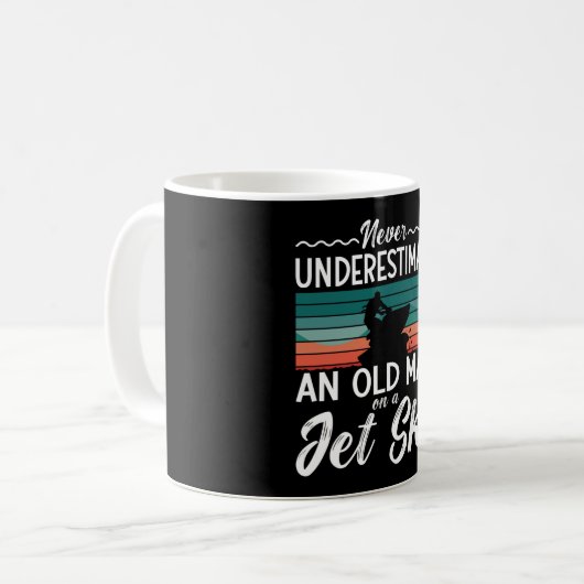 Jet Ski Never Underestimate An Old Man Jet Skiing Kaffeetasse (Vorderseite Links)