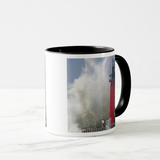 Jetons sehen große Wellen in Tasse (VorderseiteRechts)